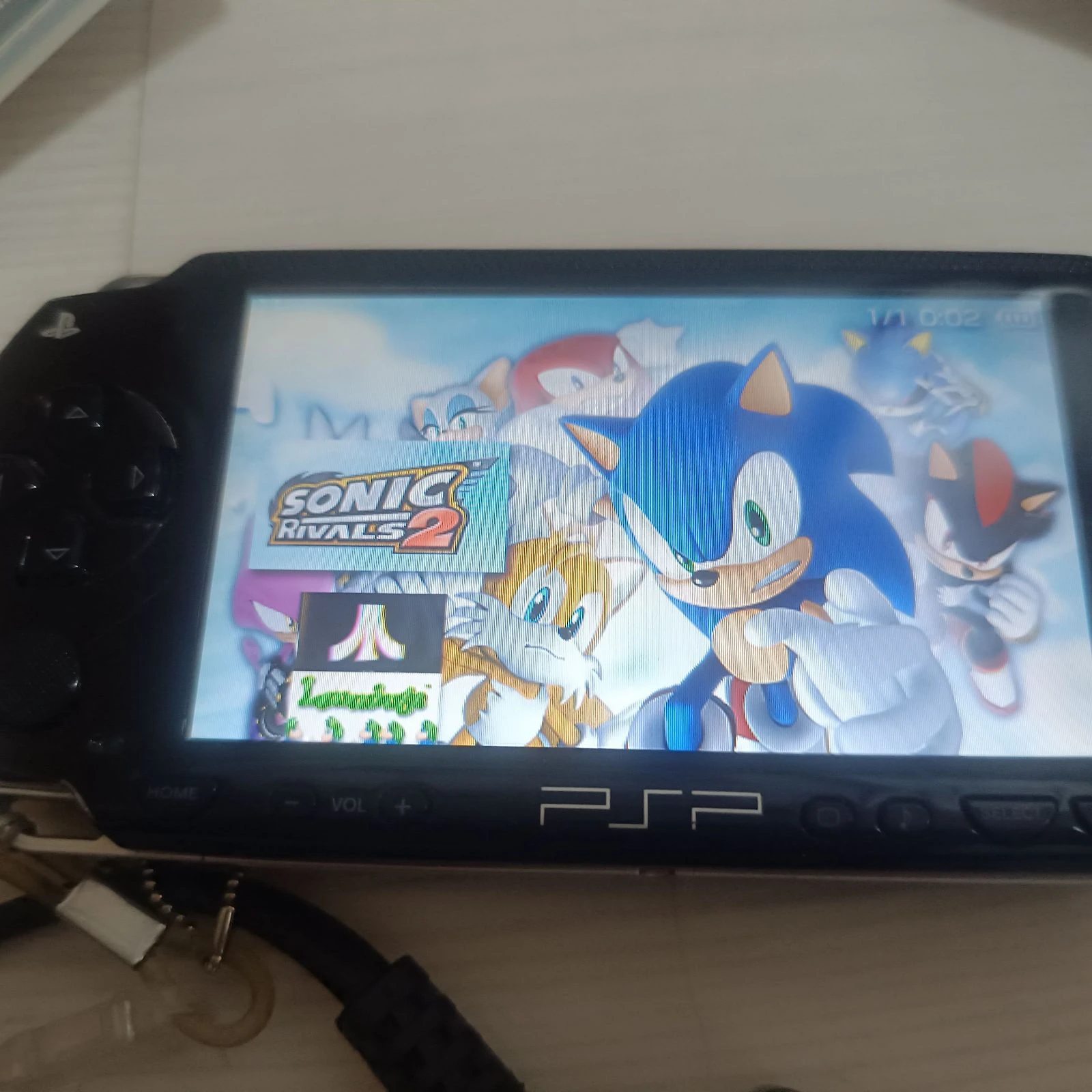 Pack Sony PSP + étui rigide + chargeur d'origine + carte 2 Go + 5 jeux – photo 3